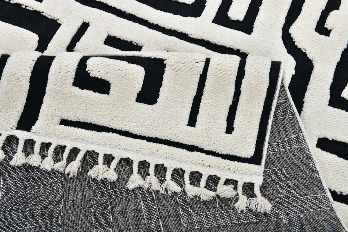 Madu Abstract Maze Geometric Powerloom Rugs - Contemporary White & Black
