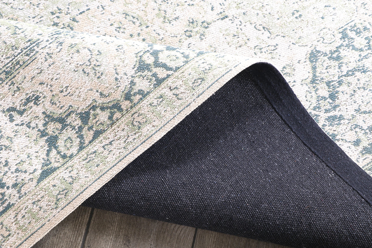 Traditional Distressed Floral Rug in Ivory Vintage inspired design