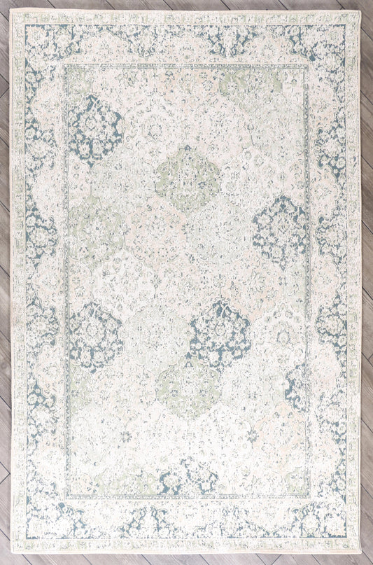 Traditional Distressed Floral Rug in Ivory Vintage inspired design